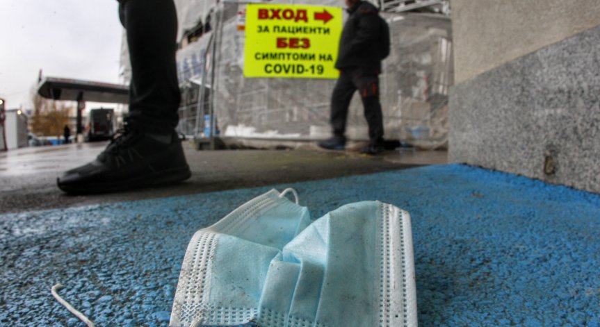 Петата вълна поглъща България: Пет са областите с висока заболеваемост