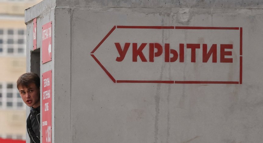 В града отекват силни взривове.