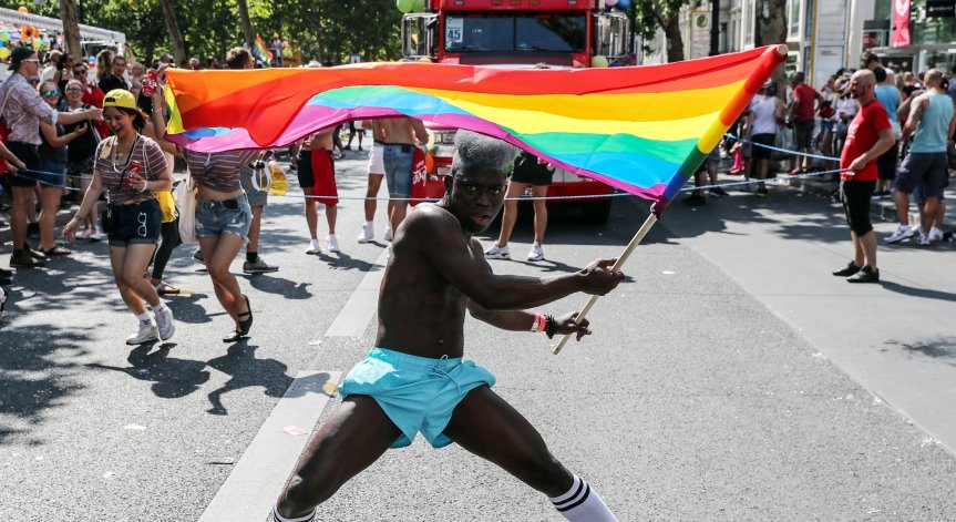 В Германия събират християни-хомофоби -  хомосексуалните били обладани от демони