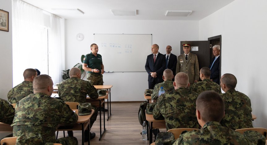Церемонията се проведе в присъствието на гвардейския личен състав.