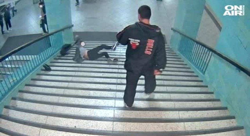 Неизвестен блъсна в главата мъж в берлинското метро