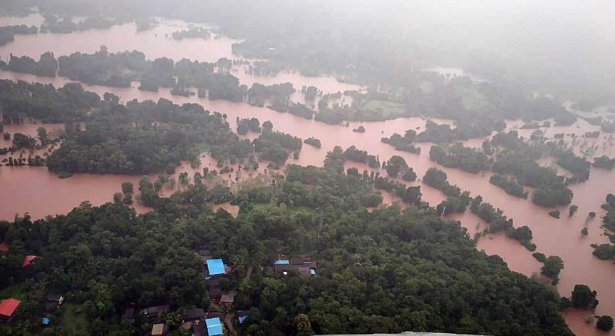 Над 129 души са жертвите на пороите в Индия