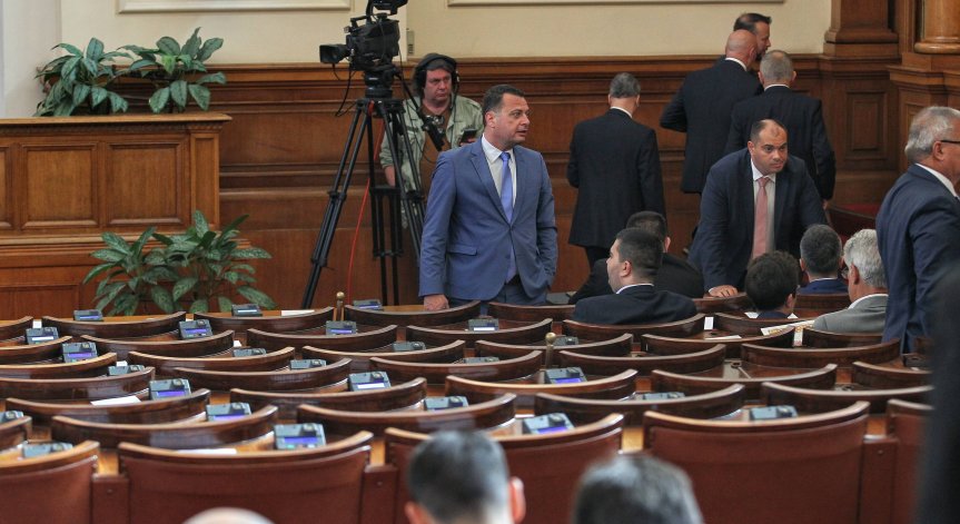 Заседанията на 3 комисии се провалиха заради отсъствието на депутати