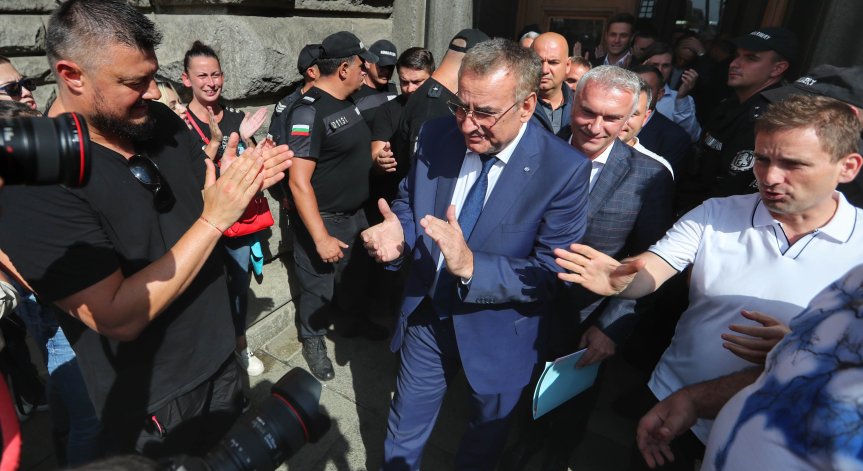 Ответна реакция от хората на Доган.