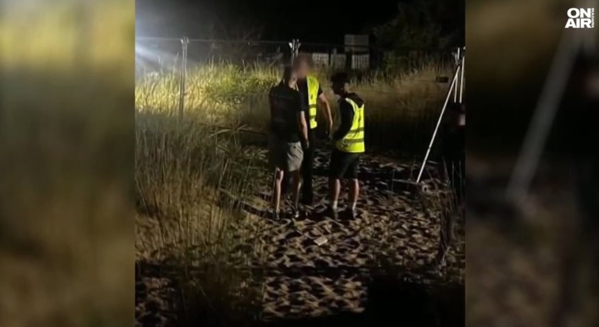 Полицаят, счупил челюст на младеж в плажно заведение, остава в ареста