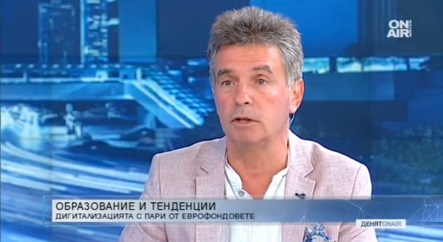 Директор на училище: Дигитализацията е бъдещето на образованието