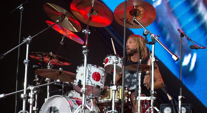 Почина барабанистът на Foo Fighters Тейлър Хокинс