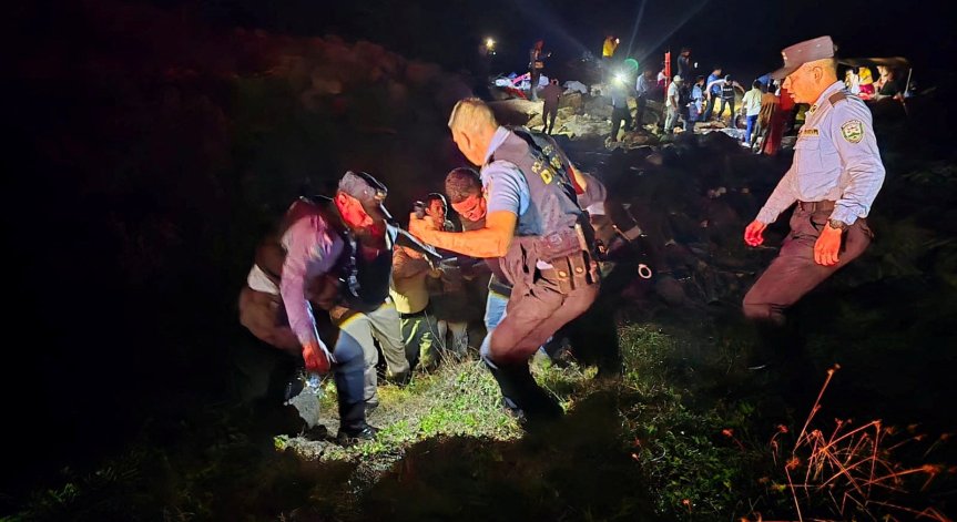 На борда на машината е имало общо 18 души.