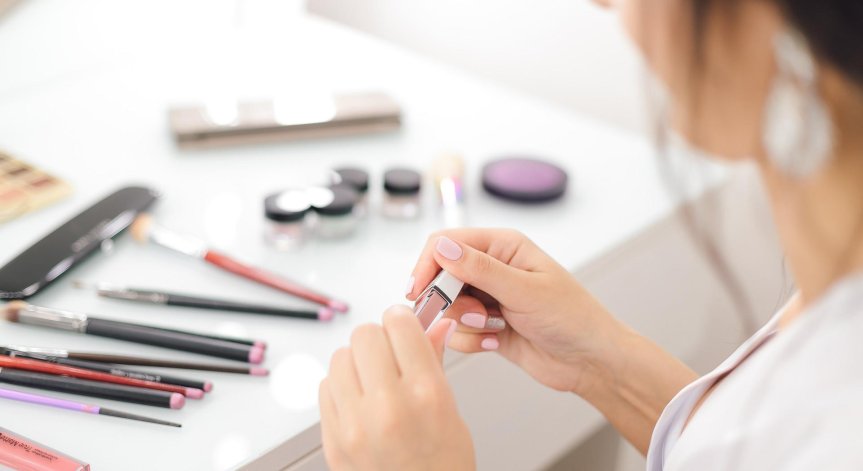 Издава ли гримът ни на колко сме години?