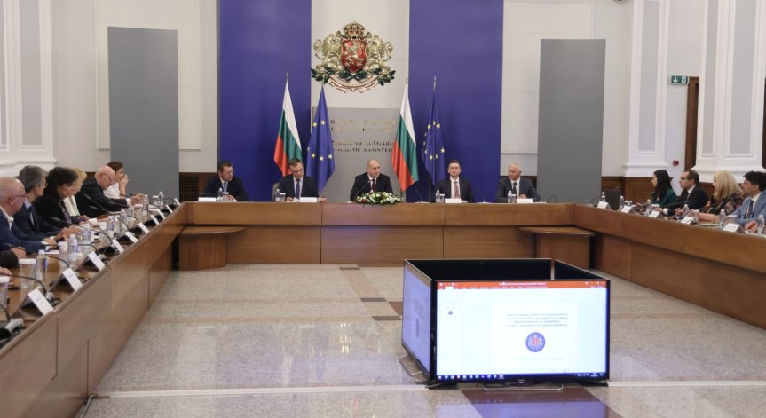 Радев разкри тревожни данни: Над 30% от обществените поръчки са само с един кандидат