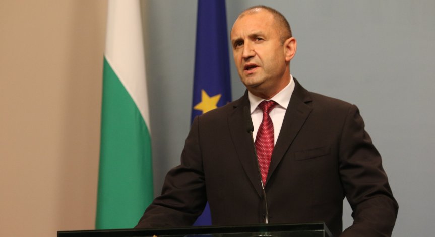 Радев поиска оставката на правителството и Гешев