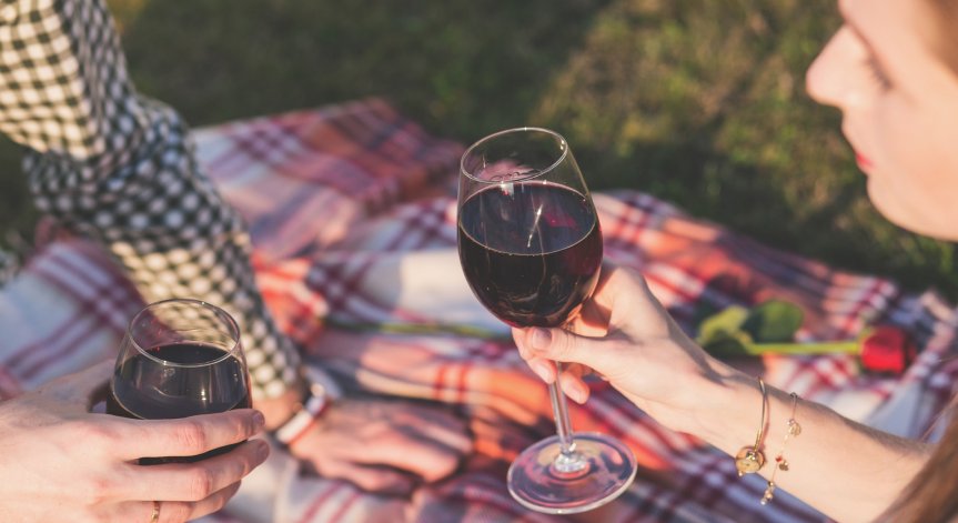 Сигнали, че задушавате партньора си и имате нужда от пространство