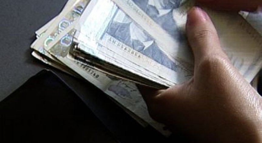 Спад на даренията през 2013 година