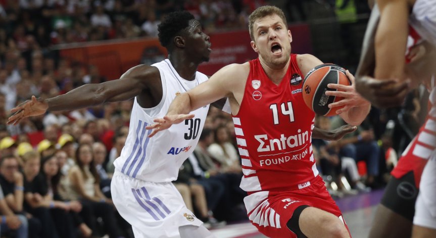 Везенков вкара 10 от 20-те си точки в последните пет минути на мача.