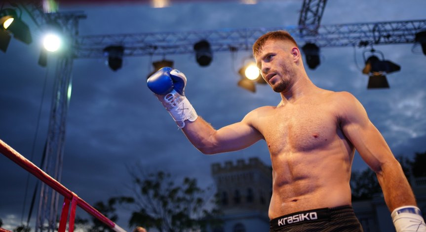 Лапушнеану триумфира над Яник при откриването на SENSHI 23