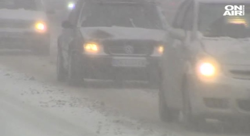 Жълт код за дъжд и сняг в 9 области, възможни са поледици