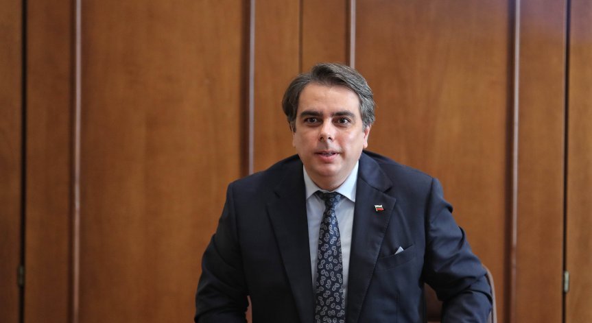 Асен Василев отговори на Димитър Главчев.