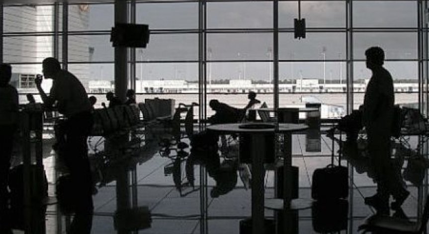 Протест блокира летището в Лондон
