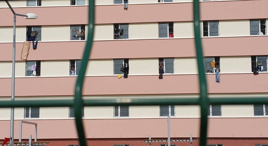 Над 10 хил. мигранти ще бъдат настанявани на 50 км. от границата с България