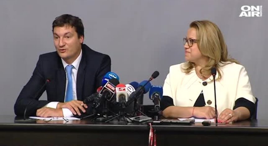 Корнелия Нинова претърпяла катастрофа, добре е