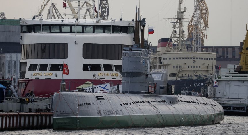 Руски петролен танкер аварира и блокира Дарданелите