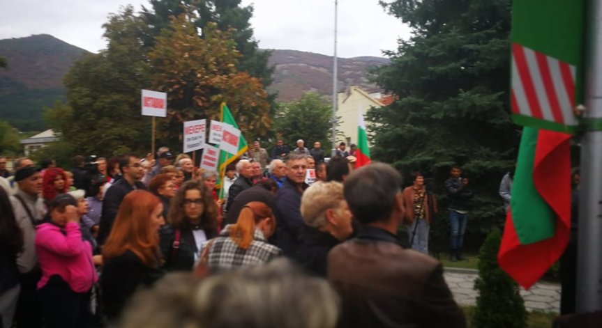 Сопотчани на протест заради отстранения директор на къщата-музей 