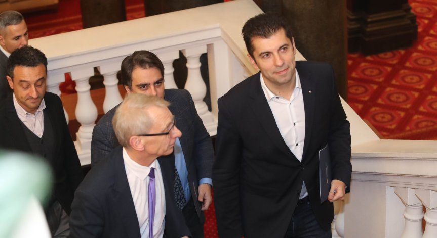 Петков и Василев са аут от преговорите за съставяне на кабинет