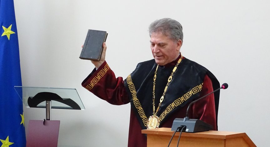 Ректорът на ЮЗУ си е раздал бонуси за над 140 хил. лв., сега ще ги връща