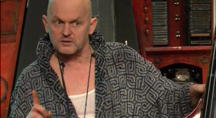 Валентин Ганев пред „Умно село“: На сцената Царят се играе от царедворците