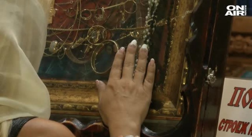 Чудотворна икона на Божията Майка пристигна в Бургас