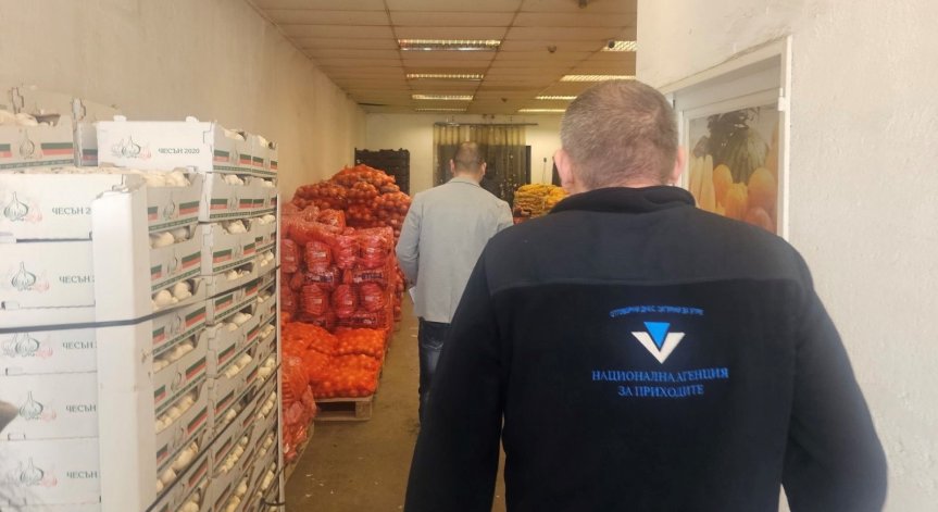 Изискват документи за произход на стоки от първа необходимост.