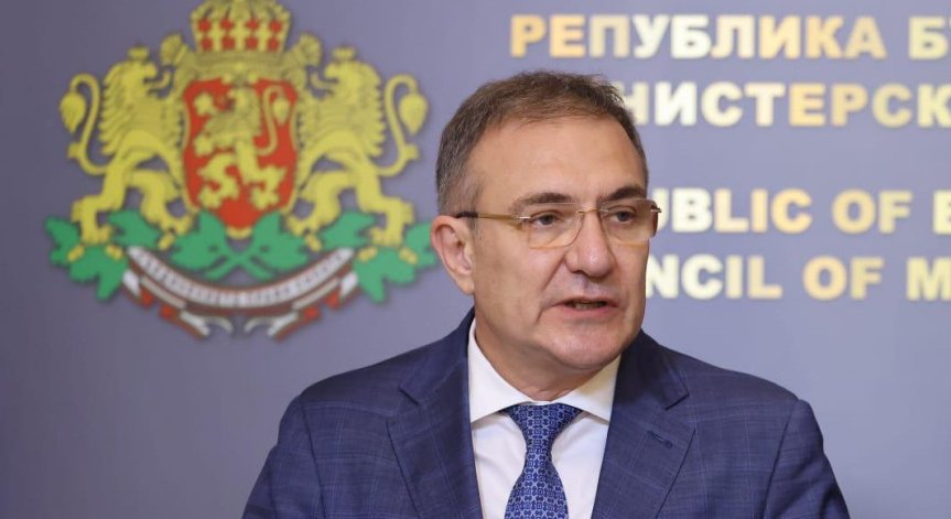 В момента се извършват ремонти във всички 81 домове за възрастни хора в страната.