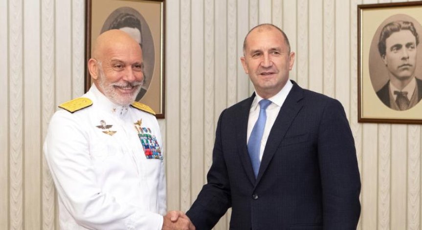 Румен Радев се срещна с председателя на Военния комитет на НАТО адмирал Джузепе Каво Драгоне.