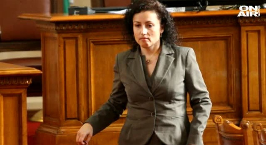 Поредната рокада е факт: Десислава Танева пое поста на Порожанов