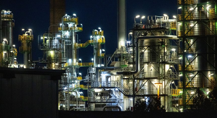 Германия поема контрола над подразделение на руския петролен гигант 