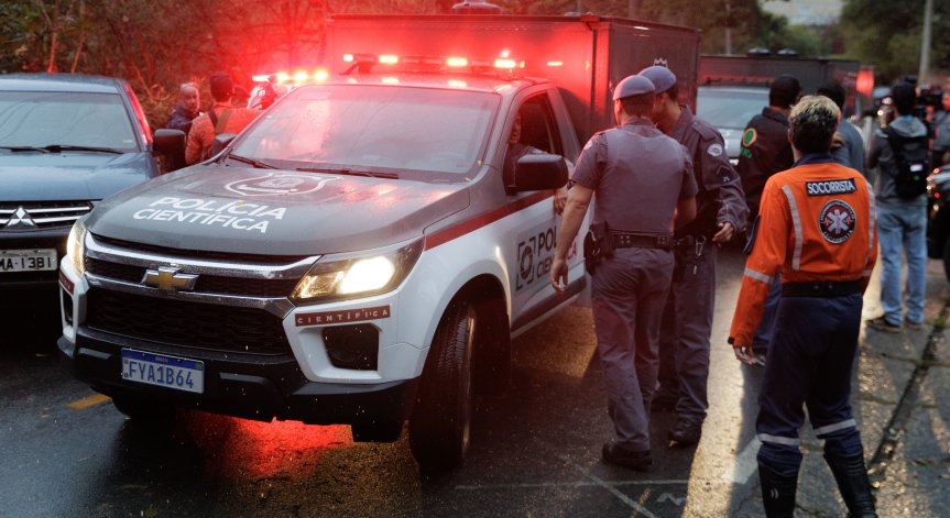 Има девет смъртни случая, потвърдени от Гражданската отбрана.