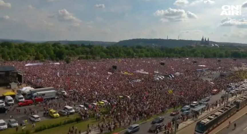 250 хил. протестиращи в Прага поискаха оставката на премиера Бабиш