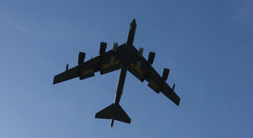 САЩ разполагат хиляди войници в Близкия изток за натиск върху Иран