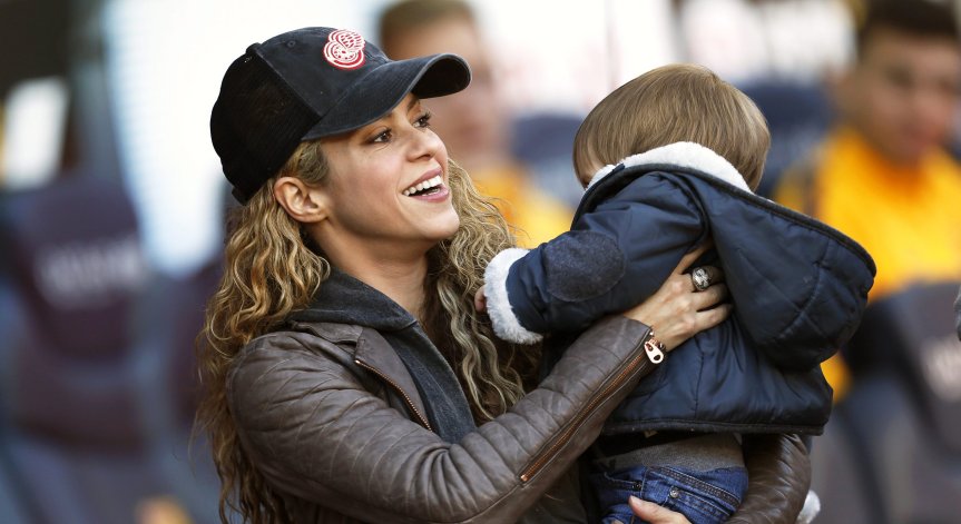 Шакира с апел към папараците: Моля, спрете да преследвате децата ми