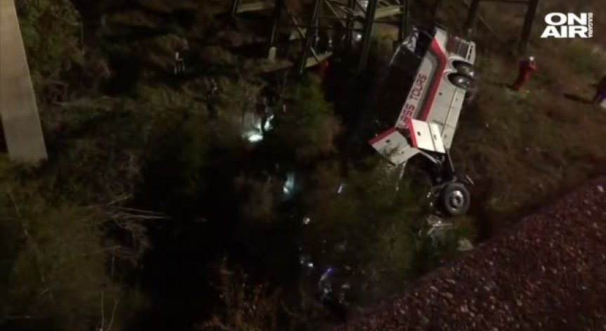 Автобус с гимназисти падна в 12-метрова пропаст в Алабама