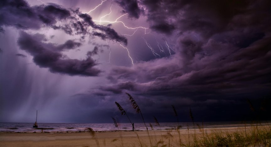 Мълния уби 13-годишно дете на плаж в Халкидики