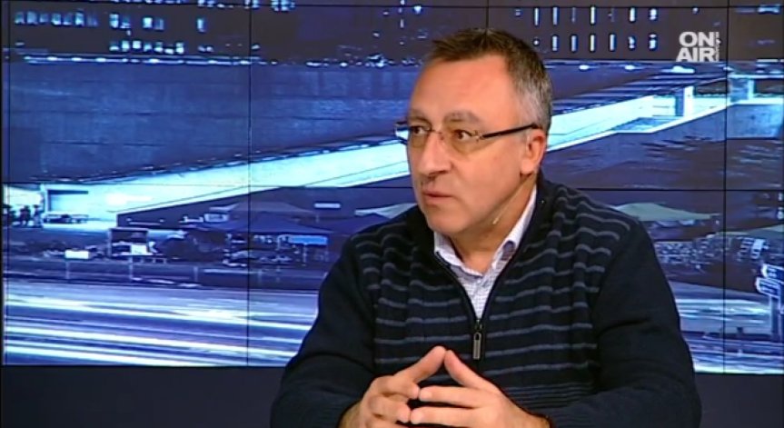 Изпитите след 7 клас да са без модули е по-добрият вариант, смята Диян Стаматов