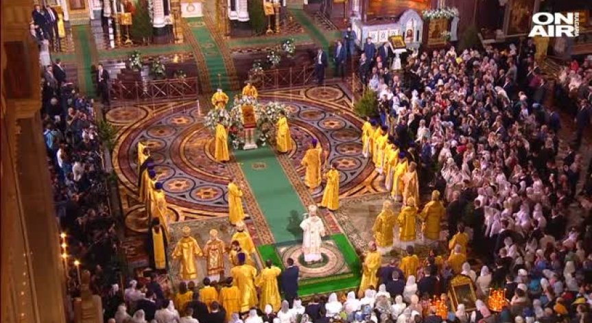 Страните, които спазват Юлианския календар, днес празнуват Коледа