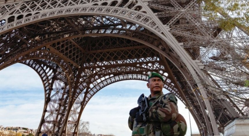 Валс: Остава извънредното положение във Франция, докато ИД не бъде изкоренена