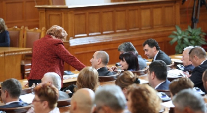 Горещ ден в парламента: Приеха двата закона за хората с увреждания