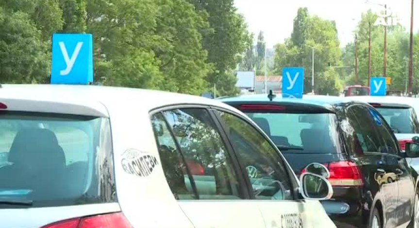 Недоволни автоинструктори блокират центъра на София
