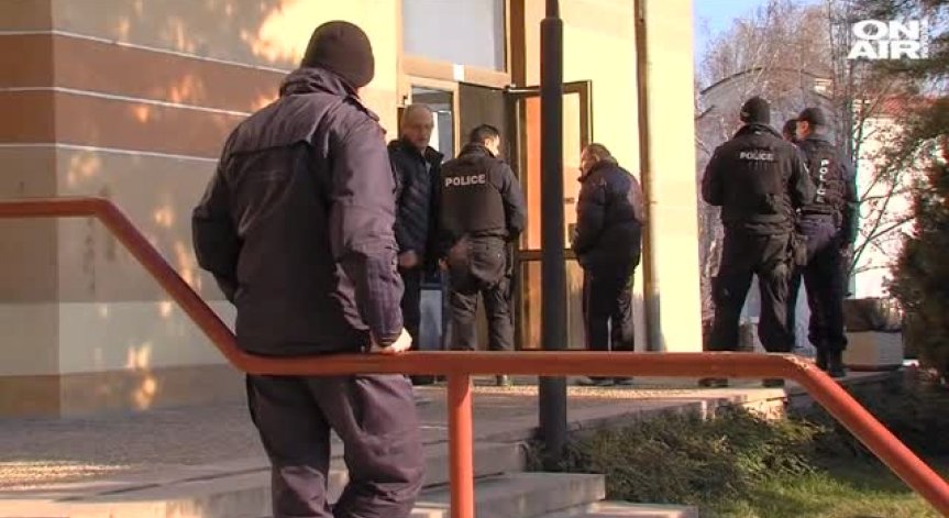 Схема за милиарди: Задържаха 43-ма за финансиране на тероризъм