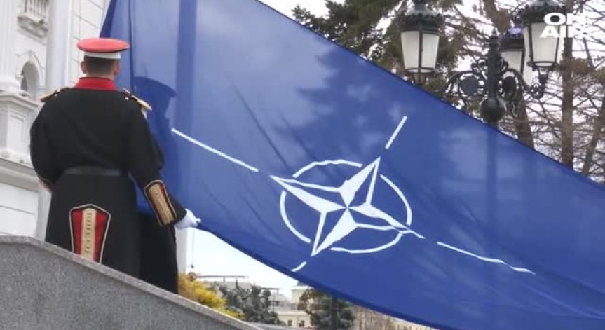 Тържествено: Знамето на НАТО вече се вее в Скопие