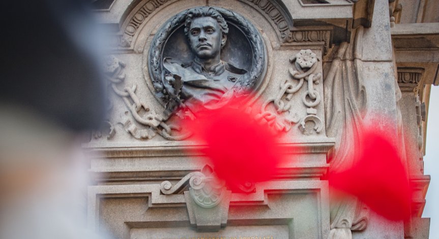 В Карлово, родният му град, ще се проведе възпоменателна церемония.