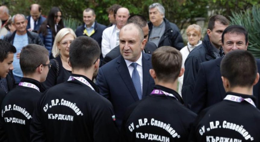 Радев: Падаме в плен на олигархията, ако не укрепим държавността